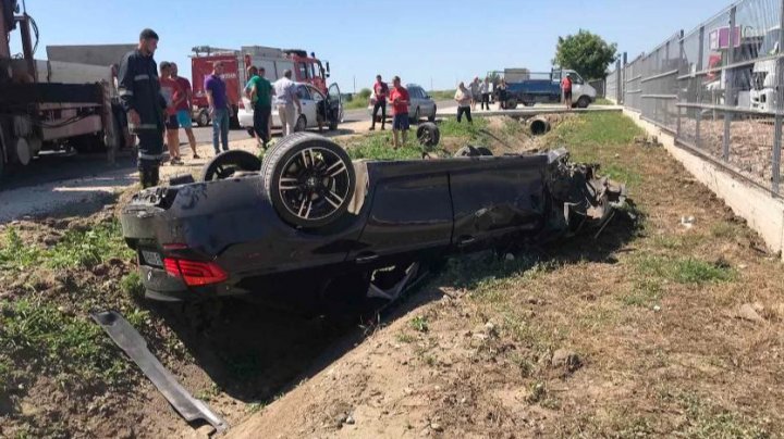 Accident grav în raionul Strășeni. Un tânăr a ajuns cu mașina într-un șanț