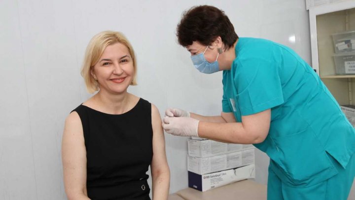 Guvernatorul Găgăuziei s-a imunizat cu prima doză de vaccin împotriva COVID-19