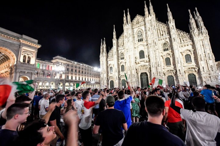 Cum au sărbătorit italienii calificarea Italiei în finala EURO 2020 (FOTO/VIDEO)