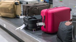 Haosul din aeroporturi: O tânără a rămas fără bagaje în valoare de 10.000 de dolari. Și-a pierdut inclusiv rochia de mireasă