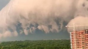 Fenomen spectaculos în Ucraina: un nor uriaş a acoperit orașul Lvov (VIDEO)