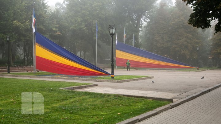 Retrospectiva Zilei Independenţei Republicii Moldova. Ce s-a întâmplat şi ce spun oamenii despre parada militară (FOTO)