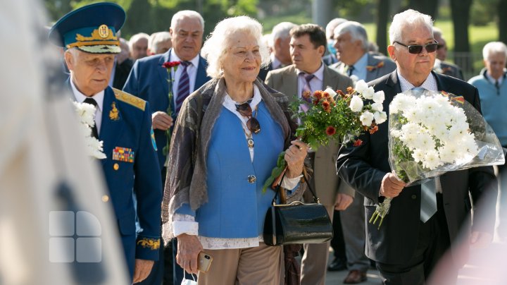 Retrospectiva Zilei Independenţei Republicii Moldova. Ce s-a întâmplat şi ce spun oamenii despre parada militară (FOTO)