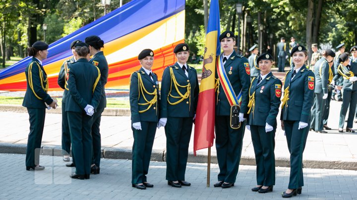 Retrospectiva Zilei Independenţei Republicii Moldova. Ce s-a întâmplat şi ce spun oamenii despre parada militară (FOTO)