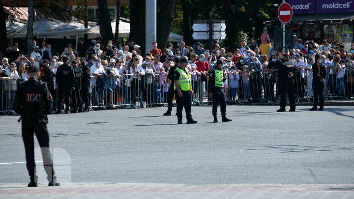 Retrospectiva Zilei Independenţei Republicii Moldova. Ce s-a întâmplat şi ce spun oamenii despre parada militară (FOTO)