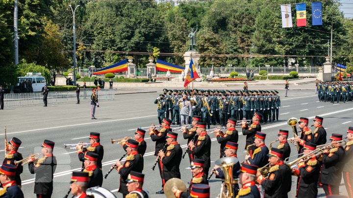 Ceremonia festivă şi parada militară cu ocazia Zilei Independenței Republicii Moldova (FOTO/VIDEO)