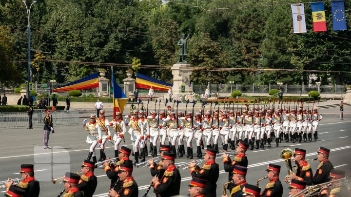 Ceremonia festivă şi parada militară cu ocazia Zilei Independenței Republicii Moldova (FOTO/VIDEO)