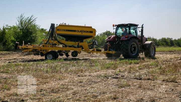 Expoziție agricolă cu drone performante, utilaje agricole şi tractoare de ultimă generaţie (FOTO)