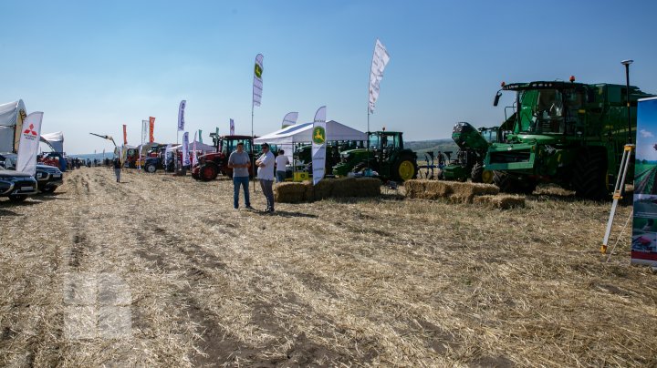 Expoziție agricolă cu drone performante, utilaje agricole şi tractoare de ultimă generaţie (FOTO)