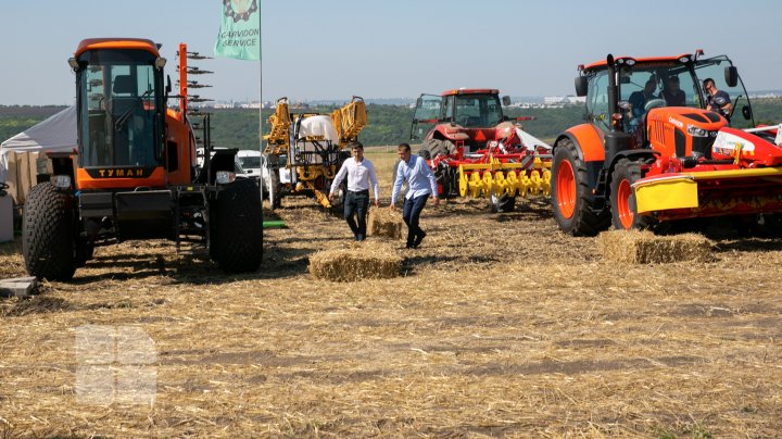 Expoziție agricolă cu drone performante, utilaje agricole şi tractoare de ultimă generaţie (FOTO)