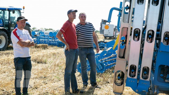 Expoziție agricolă cu drone performante, utilaje agricole şi tractoare de ultimă generaţie (FOTO)