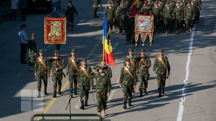 Repetițiile pentru parada militară din 27 august sunt în toi (FOTO)