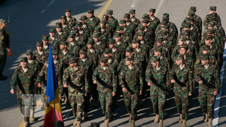 Repetițiile pentru parada militară din 27 august sunt în toi (FOTO)