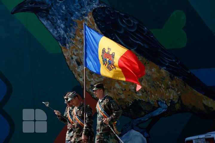 Repetițiile pentru parada militară din 27 august sunt în toi (FOTO)