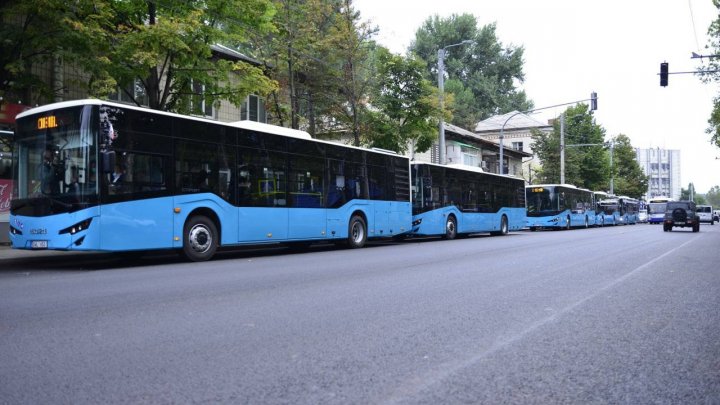 Încă 5 autobuze noi au fost puse în circulație pe străzile Capitalei (FOTO)