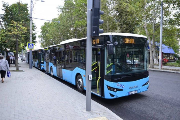 Încă 5 autobuze noi au fost puse în circulație pe străzile Capitalei (FOTO)