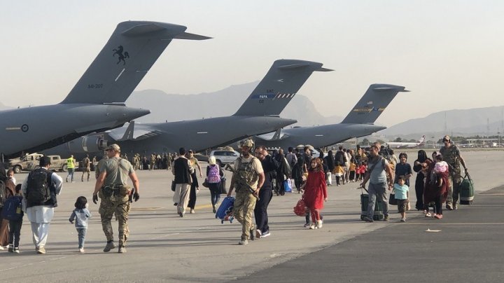 Un moldovean cu dublă cetăţenie a fost evacuat din Kabul cu sprijinul României