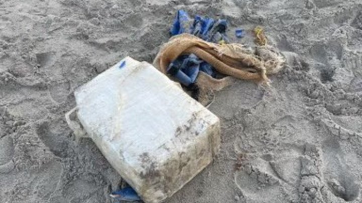 Un turist a găsit pe o plajă din Florida un pachet cu cocaină în valoare de peste un milion de dolari