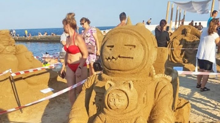 Odessa Sand Fest-2021: sculpturi gigantice din nisip create pe plajă