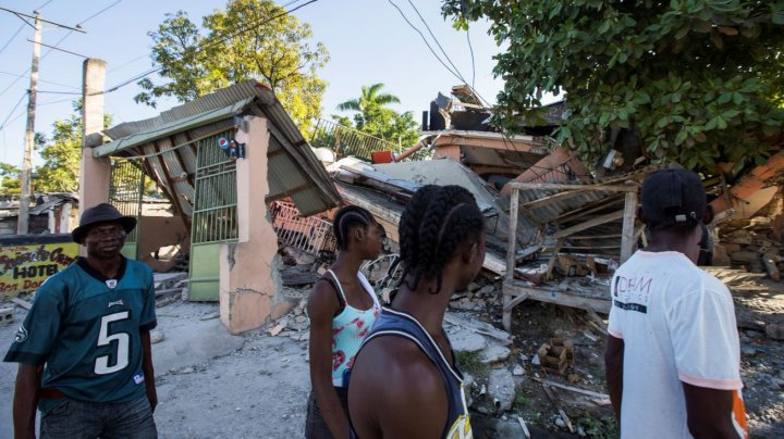 Sute de morți și mii de răniți, după un cutremur major produs în Haiti. Oamenii caută supraviețuitori printre dărâmături (FOTO)