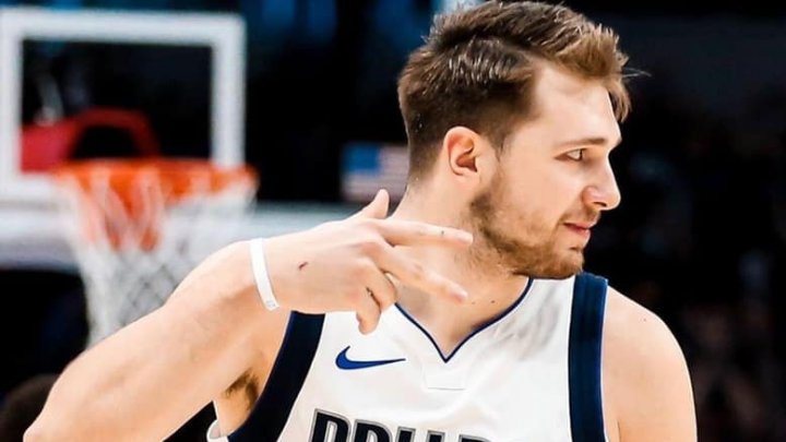 Baschetbalistul Luka Doncic și-a prelungit pe 5 sezoane contractul cu gruparea din Texas