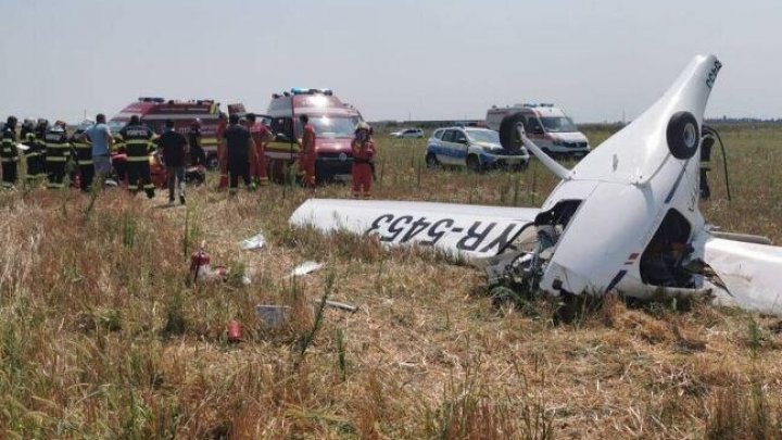 Un avion de mici dimensiuni s-a prăbușit lângă București. Două persoane au fost rănite