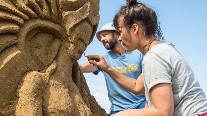 Odessa Sand Fest-2021: sculpturi gigantice din nisip create pe plajă