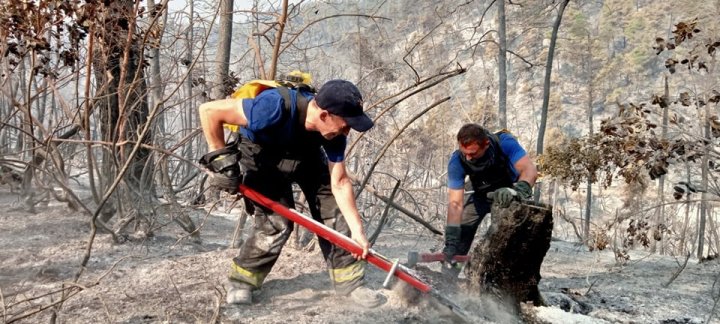 Peste 59 de focare au fost stinse de pompierii moldoveni detașați în Grecia (FOTO)