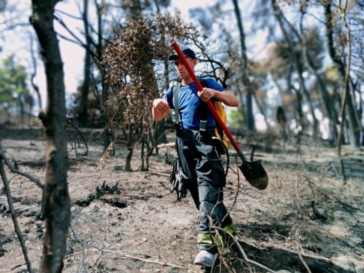 Peste 260 de incendii au fost stinse de pompierii moldoveni în Grecia (VIDEO/FOTO)