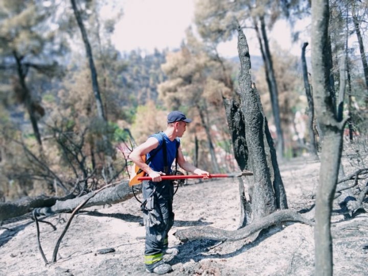 Peste 260 de incendii au fost stinse de pompierii moldoveni în Grecia (VIDEO/FOTO)