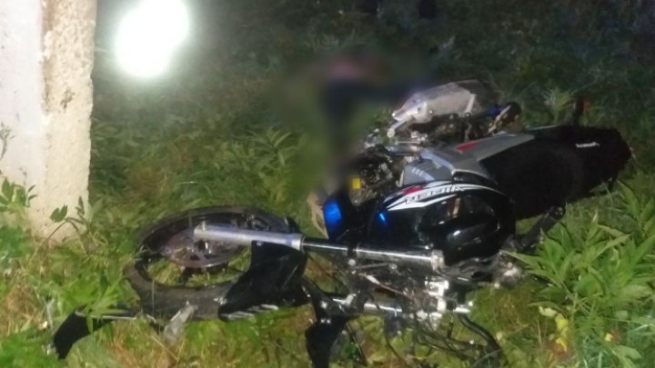 Grav accident la Soroca. O tânără a decedat pe loc după ce s-a răsturnat cu o motocicletă (FOTO)