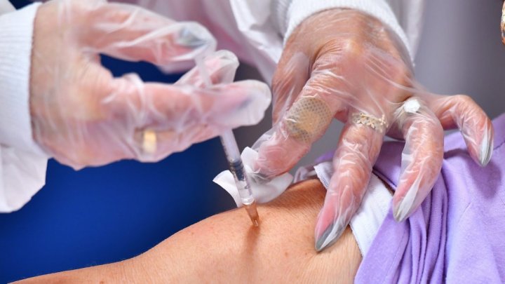 SUA: Persoanele cu imunitate scăzută vor primi a treia doză de vaccin anti-COVID 