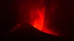 Lava vulcanului Cumbre Vieja de pe insula La Palma a ajuns în Oceanul Atlantic