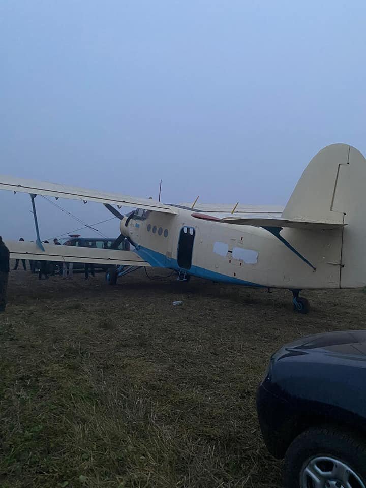 Avion cu țigări de contrabandă, reţinut în nordul Moldovei. Urma să ajungă pe teritoriul României (FOTO)