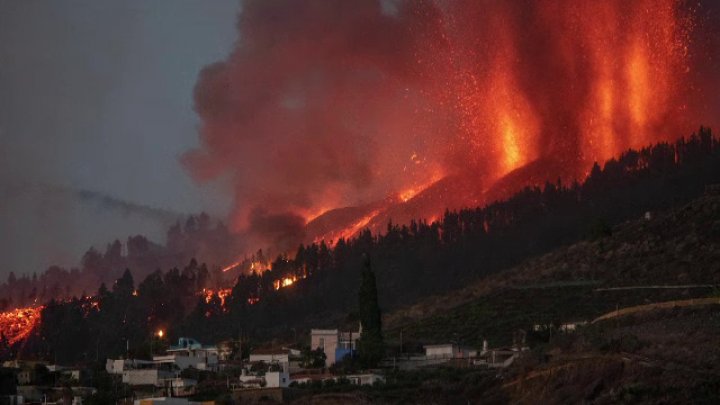 Cum s-a văzut din satelit erupția vulcanului Cumbre Vieja din La Palma (FOTO)