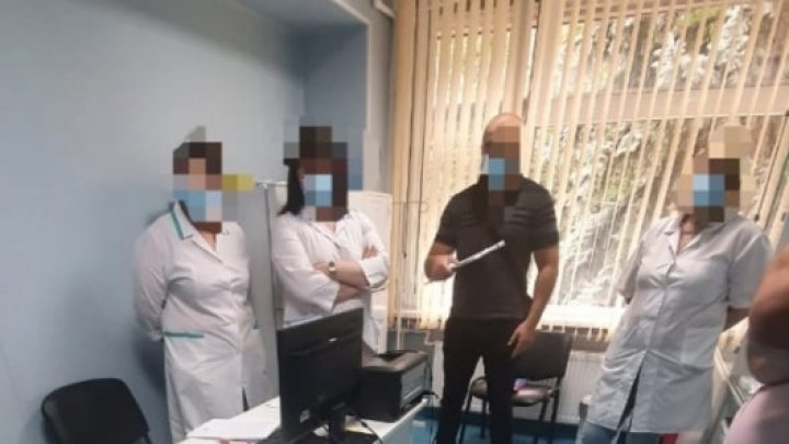 Centre de vaccinare care oferă teste și certificate Covid-19 false fără a vaccina oamenii cercetate de oamenii legii (FOTO)