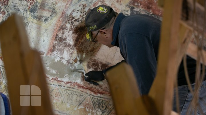 Lucrările de restaurare a Bisericii "Adormirea Maicii Domnului" din Căuşeni, pe ultima sută de metri (FOTO)