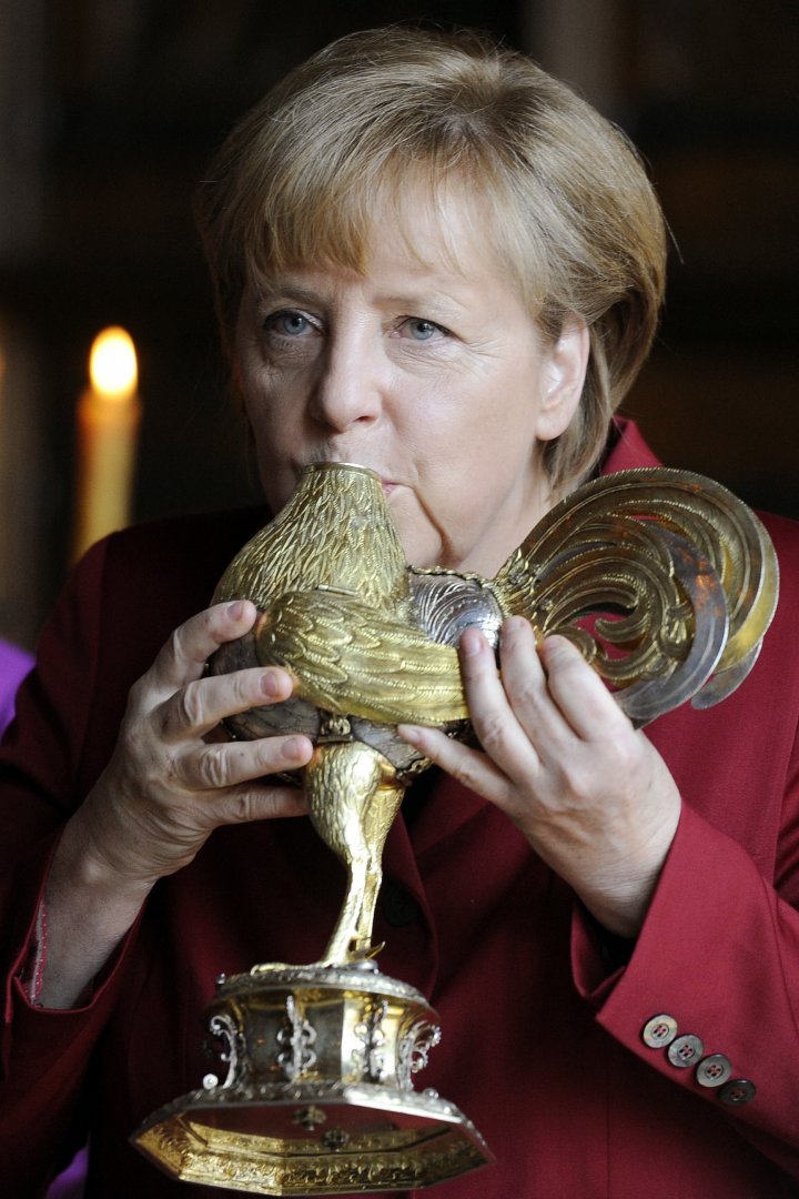 De la putere, în istorie. Vezi cele mai amuzante și inedite ipostaze în care a fost surprins „cancelarul de fier”, Angela Merkel (FOTO) 