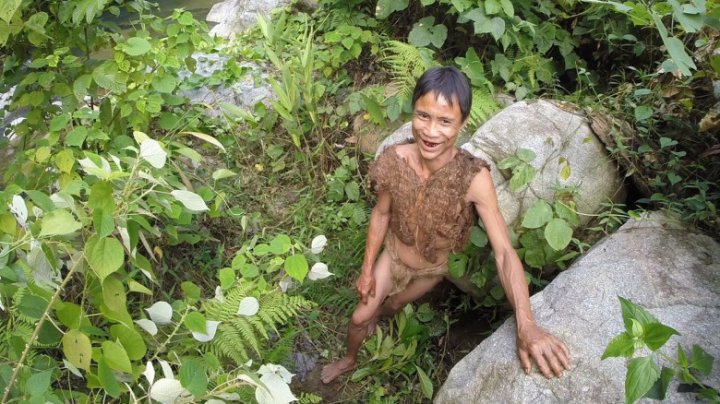 "Tarzan” din Vietnam, care a trăit 40 de ani în junglă, a murit la 8 ani după ce a revenit în civilizație