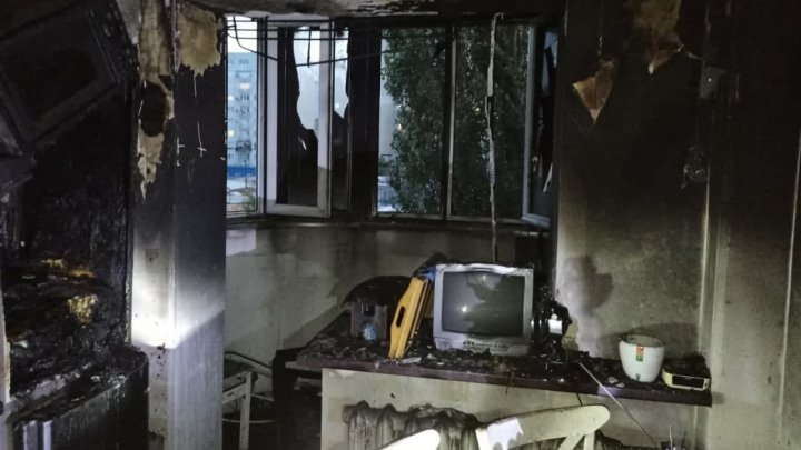 Incendiu pe strada Ismail din Capitală. Flăcările au mistuit bunurile dintr-o bucătărie (FOTO)