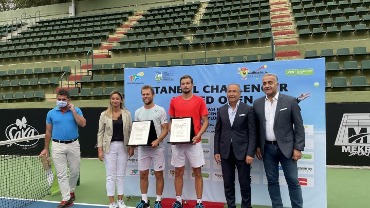  Radu Albot și Alexander Cozbinov, CAMPIONI. Tenismanii moldoveni au câștigat turneul de la Istanbul