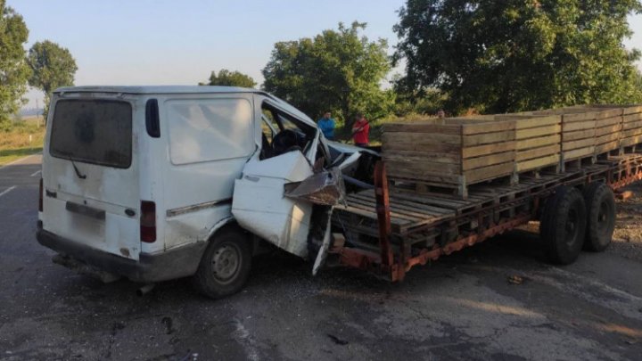 Accident grav la Briceni. Două persoane au ajuns la spital (FOTO)