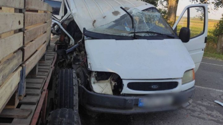 Accident grav la Briceni. Două persoane au ajuns la spital (FOTO)