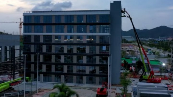 Chinezii UIMESC din nou. Aceștia au construit un hotel cu șapte etaje în numai 12 zile