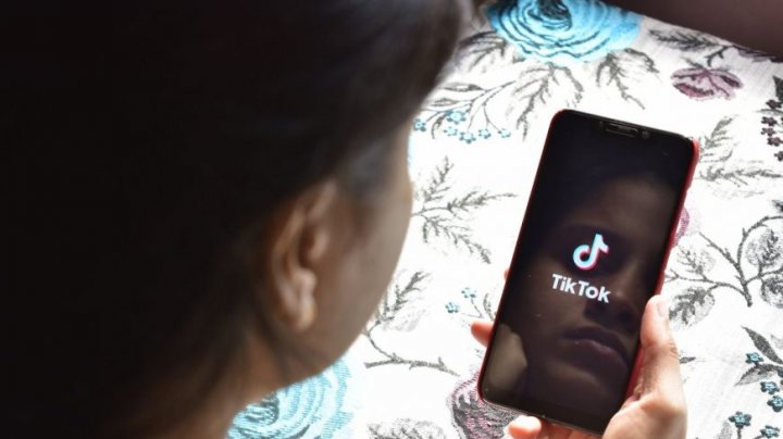 China: Copiii nu au voie să stea pe TikTok decât 40 de minute pe zi. Pentru a-şi face cont, minorii au nevoie de acordul părinţilor