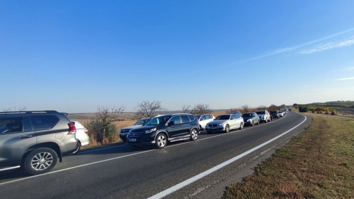 Protest la Comrat. Manifestanţii au blocat traseul Comrat-Chişinău (FOTO)