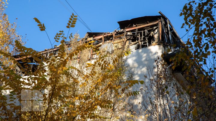 Consecinţele incendiului din sectorul Buiucani al Capitalei. Ce spun locatarii blocului şi autorităţile (FOTO)