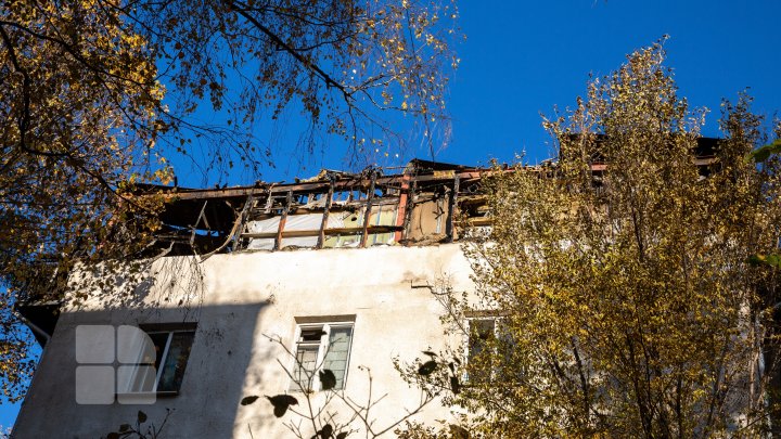 Consecinţele incendiului din sectorul Buiucani al Capitalei. Ce spun locatarii blocului şi autorităţile (FOTO)