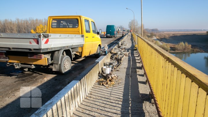 Lucrări de întreţinere periodică a podului care traversează râul Nistru în zona orașului Vadul lui Vodă (FOTOREPORT)