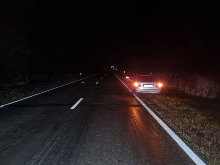 Accident cumplit în raionul Hînceşti. Un bărbat, spulberat de o maşină, condusă de un tânăr